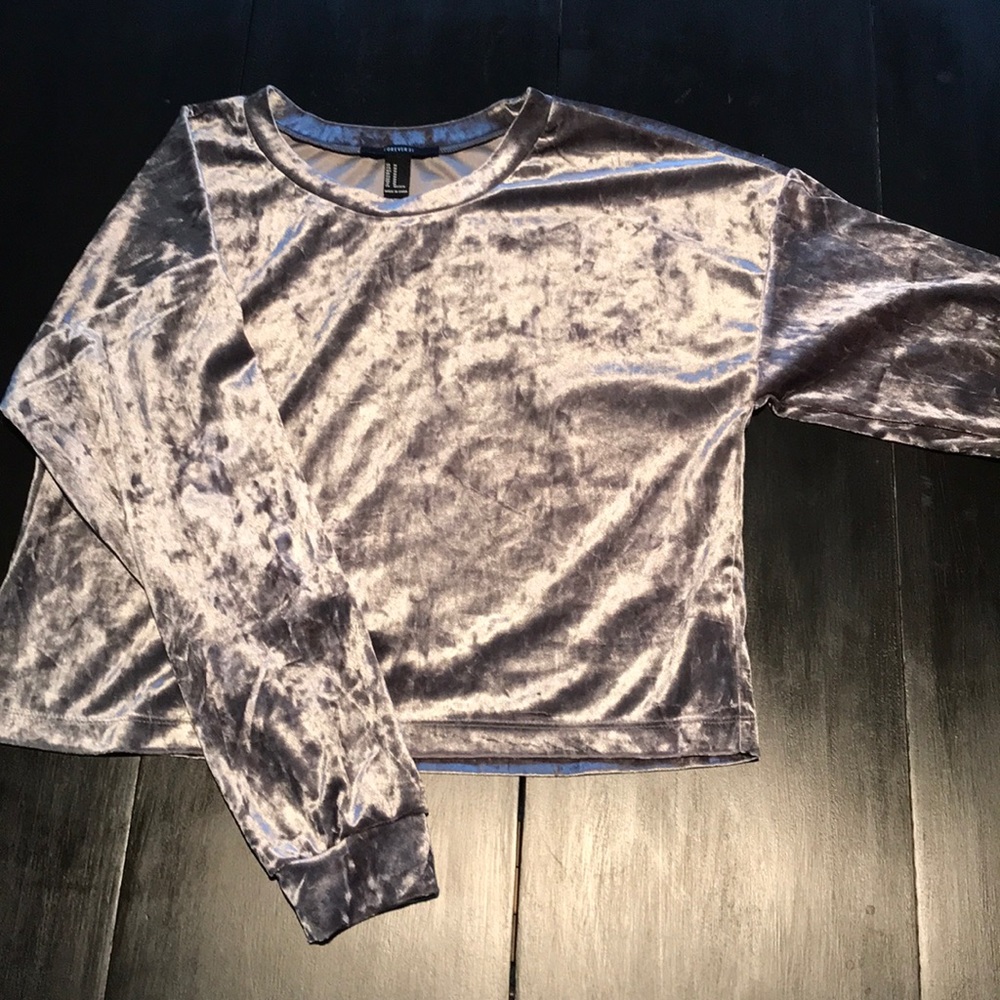Long sleeved velvet feeling top